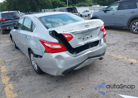 2017 Nissan Altima 2.5 S z USA, uszkodzony, nr VIN 1N4AL3AP0HN336678